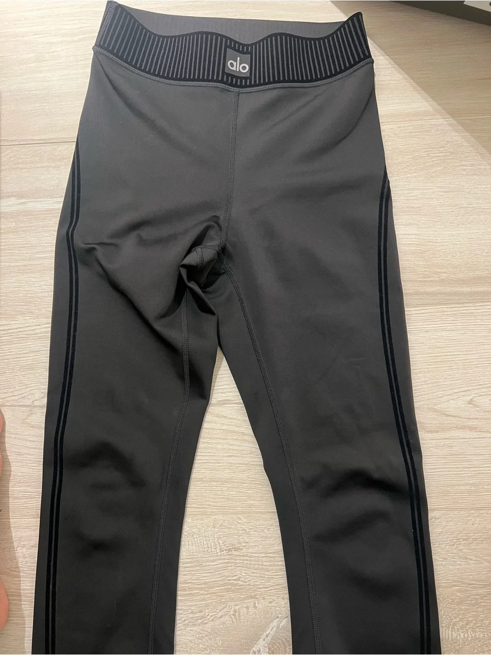 ALO Yoga Black High-Waist Leggings with Textured Waistband